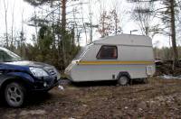 Februari-camping, Husvagn i skog