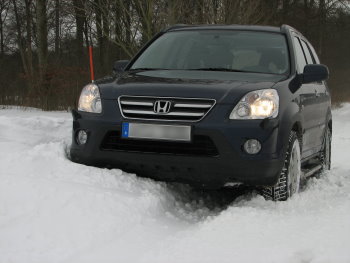 Honda CR-V 2006 in winter snow weather